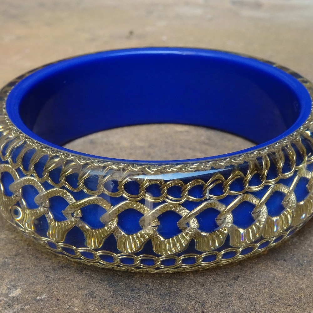 Vintage Retro 80s Lucite Big Blue Resin Bangle Gold Chain Statement Bracelet